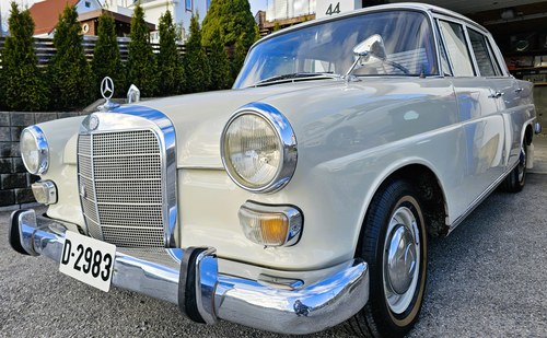 1967 Mercedes-Benz W110 Heckflosse 230 Petrol