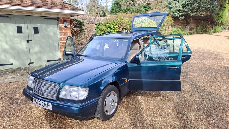 1996 Mercedes E200 Estate W124/S124 Dark green Automatic, 4 speed Right ...