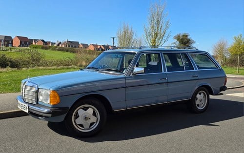 1982 Mercedes 200 S123 200 T