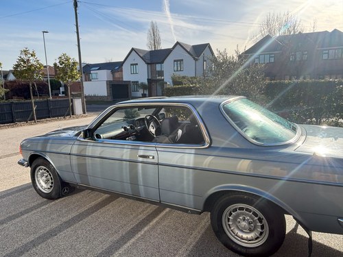 1985 Mercedes 230 CE W123