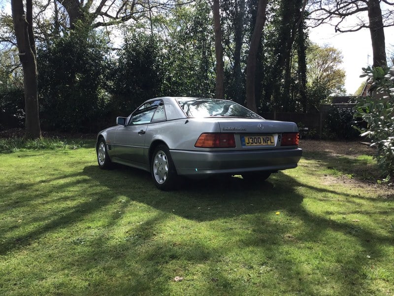 Rapid Classics: Eine Suche. Alle Oldtimer. 29 » Rapid Classics: Eine Suche. Alle Oldtimer. 1991 Mercedes SL Class R129 300 SL
