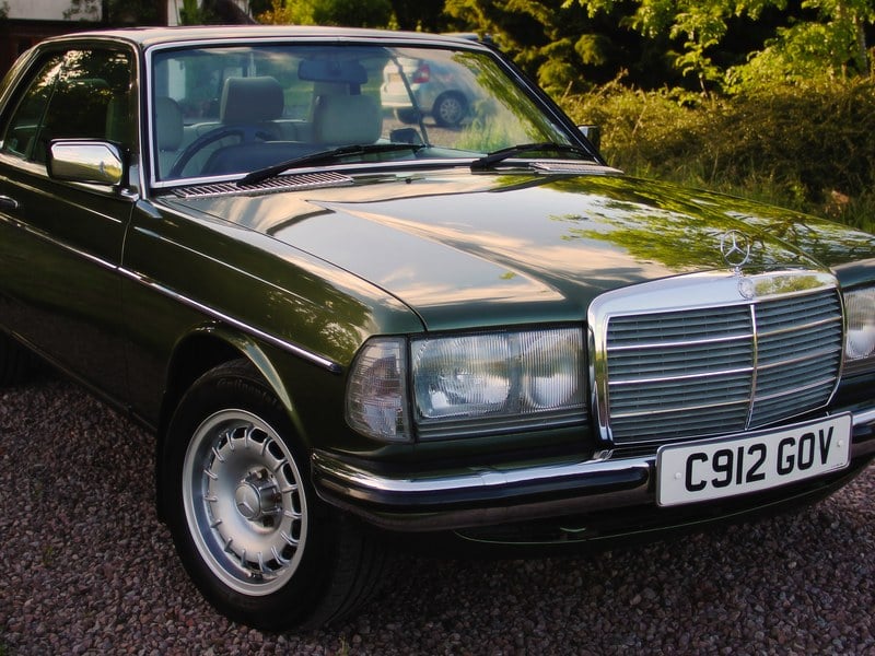 Rapid Classics: Eine Suche. Alle Oldtimer. 17 » Rapid Classics: Eine Suche. Alle Oldtimer. 1985 Mercedes 280CE coupe C123 W123