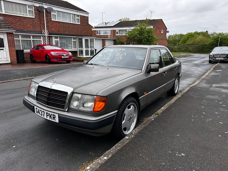 Rapid Classics: Eine Suche. Alle Oldtimer. 20 » Rapid Classics: Eine Suche. Alle Oldtimer. 1989 Mercedes 230 W123 230 E