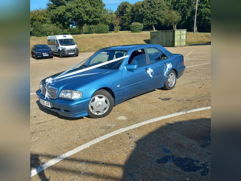 Rapid Classics: Eine Suche. Alle Oldtimer. 25 » Rapid Classics: Eine Suche. Alle Oldtimer. 1998 Mercedes C Class C200