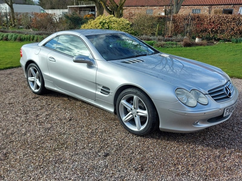 Rapid Classics: Eine Suche. Alle Oldtimer. 17 » Rapid Classics: Eine Suche. Alle Oldtimer. 2004 Mercedes SL Class R230 SL350