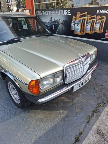 1983 Mercedes 200 W123