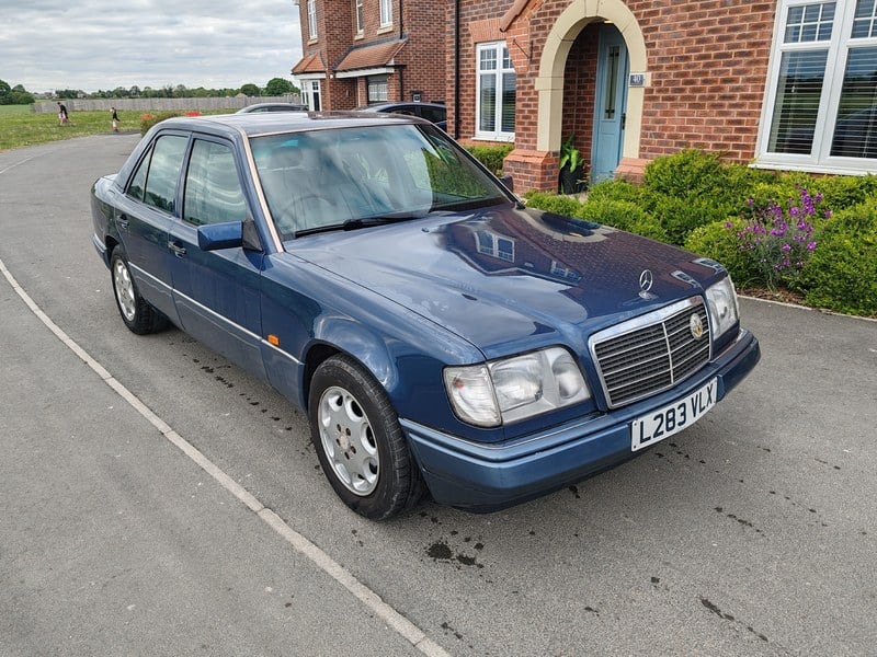 Rapid Classics: Eine Suche. Alle Oldtimer. 9 » Rapid Classics: Eine Suche. Alle Oldtimer. 1994 Mercedes E Class W124 E220