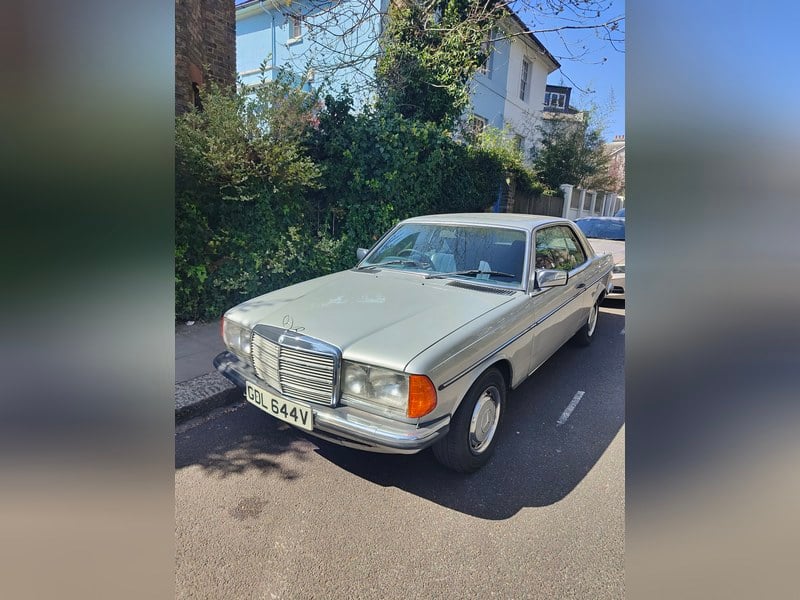 Rapid Classics: Eine Suche. Alle Oldtimer. 13 » Rapid Classics: Eine Suche. Alle Oldtimer. 1980 Mercedes 230 W123 230 C