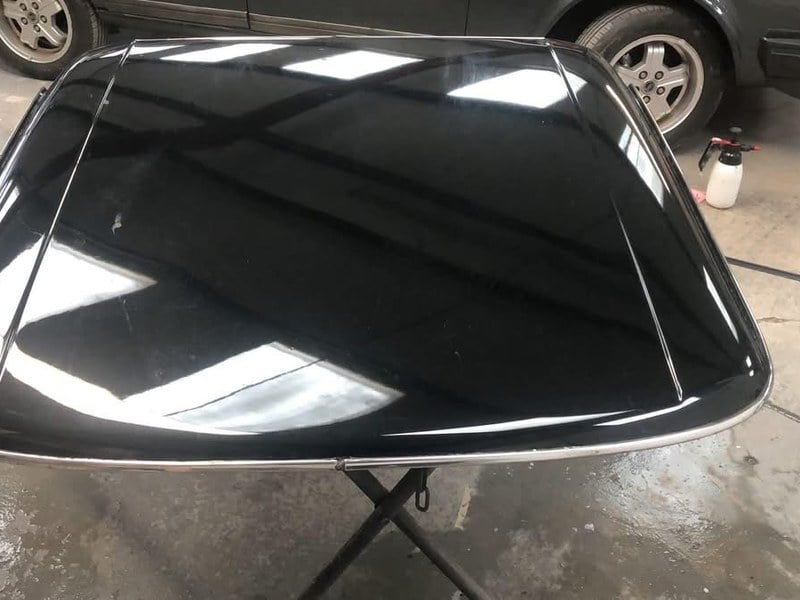 Lovely pagoda hard top in black !!!