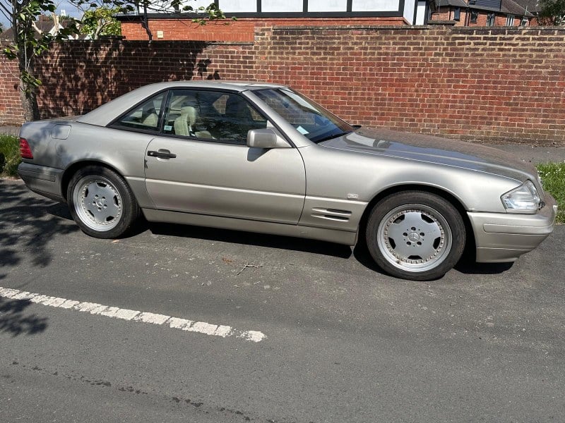 Rapid Classics: Eine Suche. Alle Oldtimer. 12 » Rapid Classics: Eine Suche. Alle Oldtimer. 1996 Mercedes SL Class R129 SL320