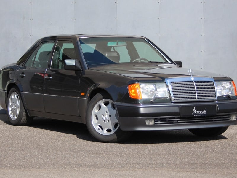Norev 1:18 Mercedes-Benz 300 CE-24 cupê (C124) Ano de construção 1990 Norev 1:18 Mercedes-Benz 300 CE-24 cupê (C124) Ano de construção 1990