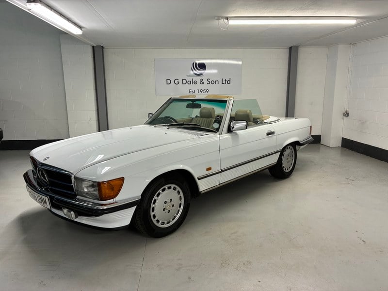 Mercedes SL Class 300 SL R107 kaufen bei Car & Classic