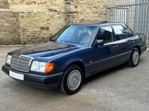 1989 Mercedes W124 230E Auto - Low Miles - Colossal History A vendre