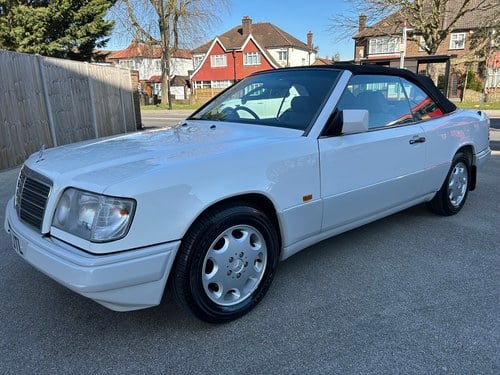 1994 Mercedes E Class A124 E220