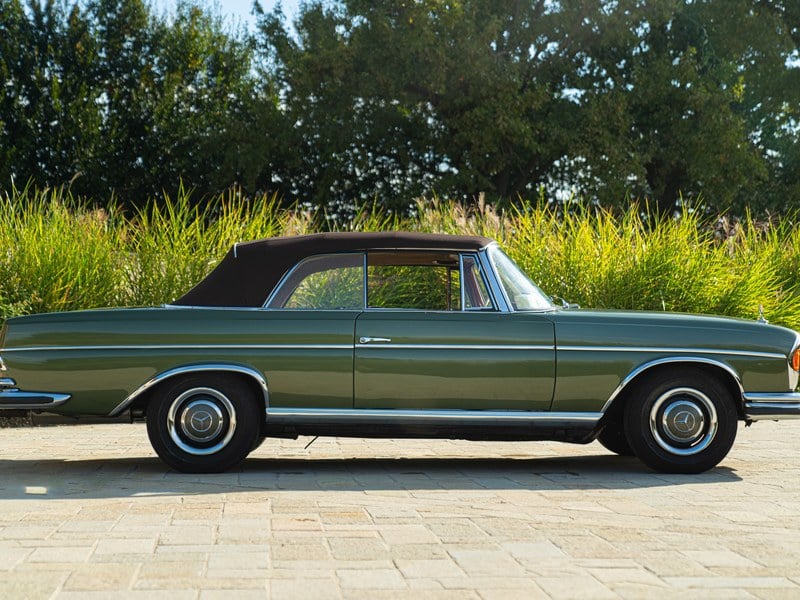 1964 MERCEDES-BENZ 220 SE CABRIOLET
