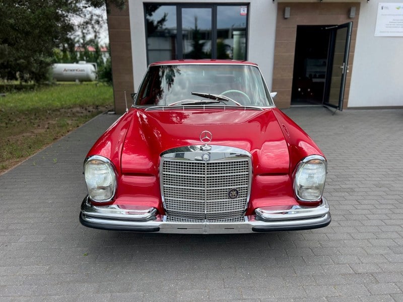 MB 300 SEL Daily driver One of 2369 build Doctor Classic
