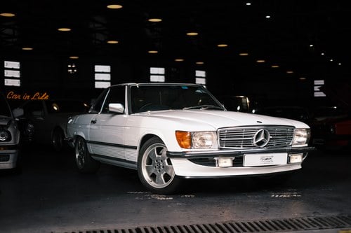 1989 Mercedes Benz R107 300SL with Fully Restore SÅLD
