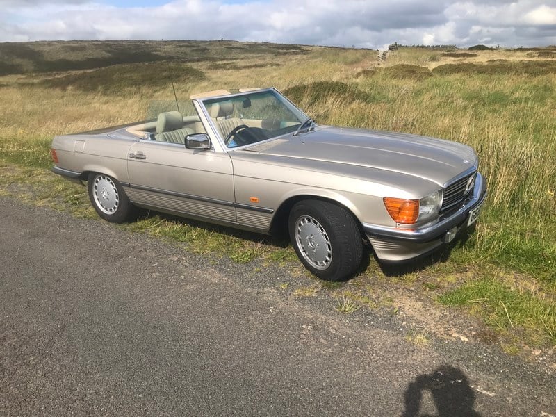 Mercedes SL Class 300 SL R107 kaufen bei Car & Classic