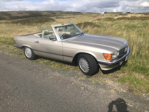 1989 Mercedes SL Class R107 300 SL