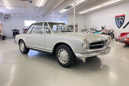 1967 Nicely updated 250SL - Great Colors For Sale