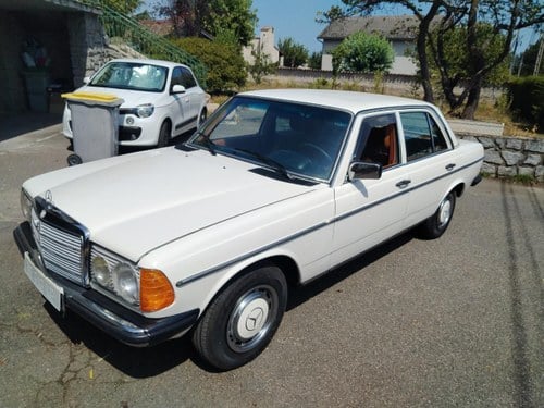 1977 MERCEDES 250 W 123 Kaufen Bei