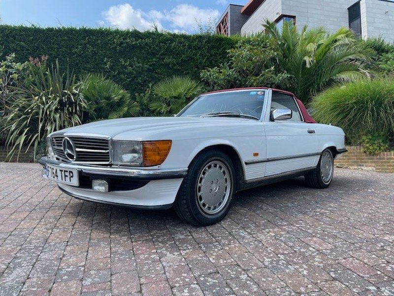 Mercedes SL Class 500 SL R107 kaufen bei Car & Classic