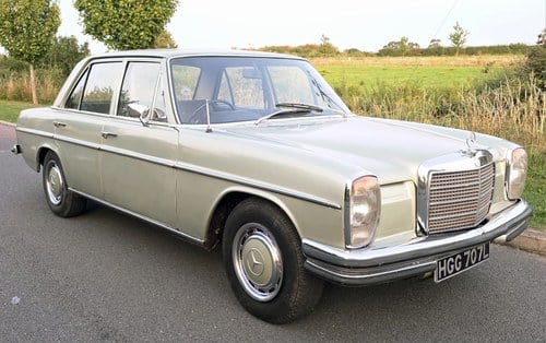 1972 1973 Mercedes-Benz W114 280E Auto RHD VENDIDO