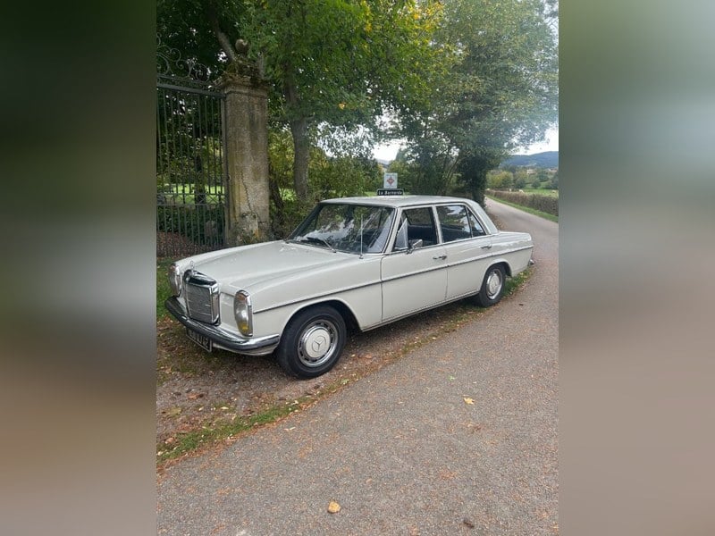 1970 MERCEDES 220 D W114