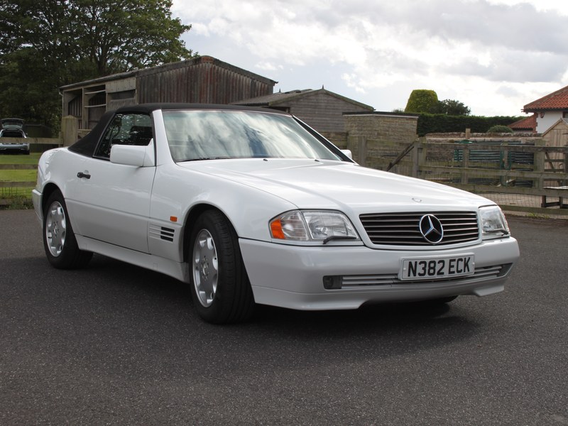 Mercedes SL Class 500 SL R129 kaufen bei Car & Classic