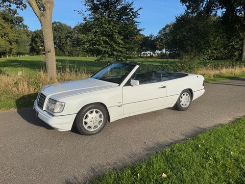 1993 Mercedes-Benz W124 300CE-24v Convertible