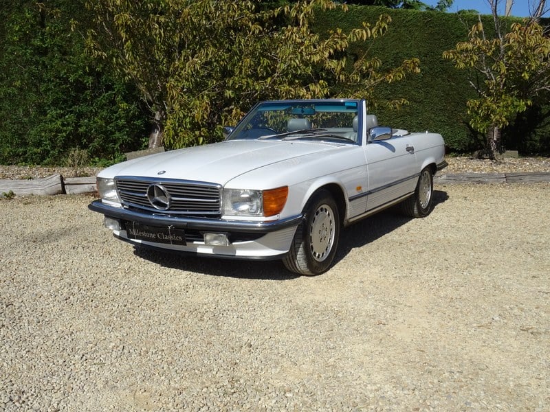 Mercedes SL Class 300 SL R107 kaufen bei Car & Classic