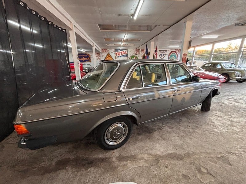 1984 Mercedes 230 - 2 1984 Mercedes 230 - 2