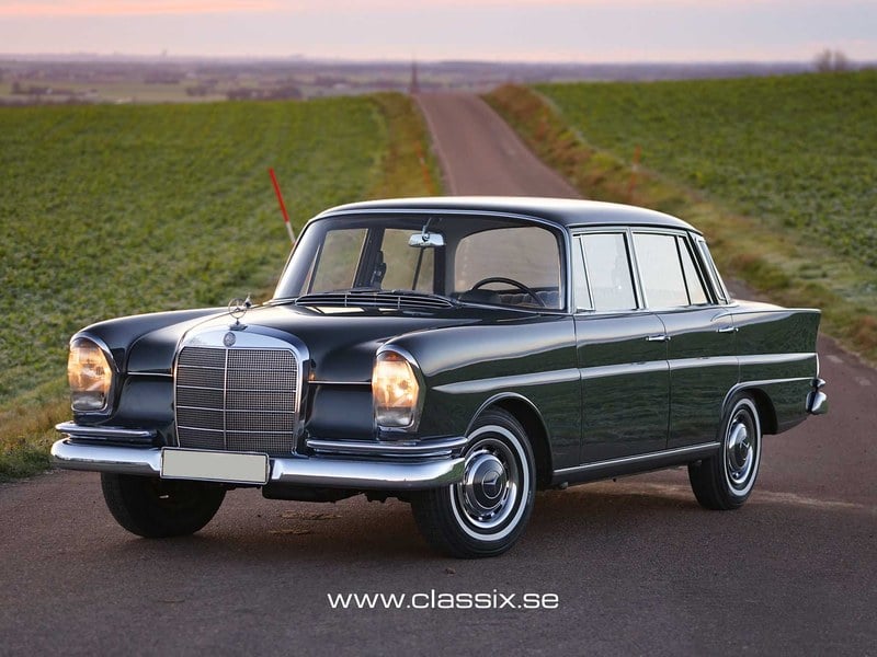 Mercedes 220 SB W111 Extremely original! Servicebook!