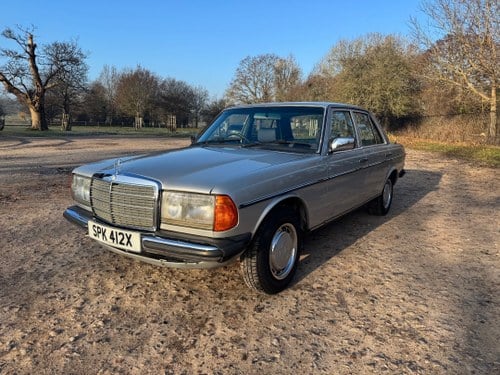 1982 Mercedes 200 W123