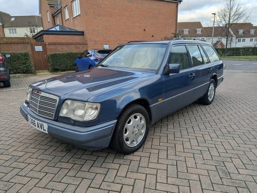 AUTO 1994 Mercedes E Class E320 Estate