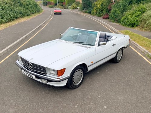 1987 MERCEDES-BENZ SL 300 R107 // 3.0L // 2d Convertible // Te koop
