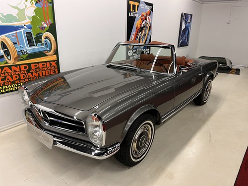 1969 Mercedes SL Class W113 280 SL Pagoda