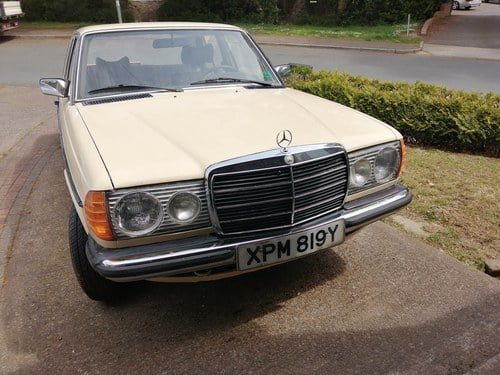 1977 Mercedes 230 W123 230
