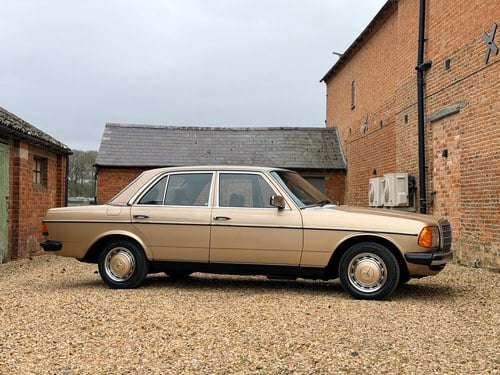 1982 Mercedes 230 W123 (1975 - 1986) 230 E Saloon En Venta