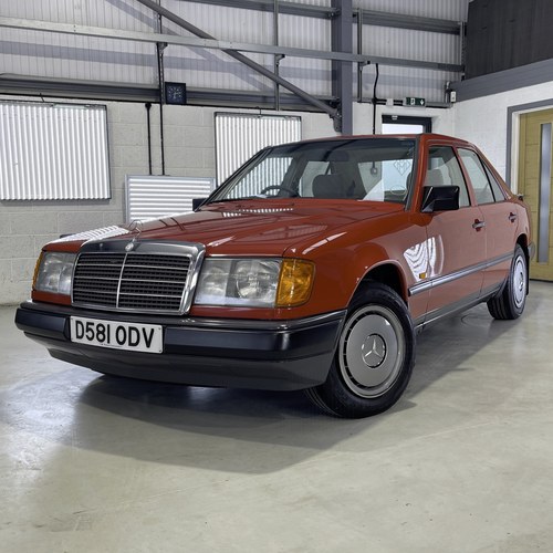 1986 Mercedes‑Benz 260E (W124) – Pre‑Facelift | 44k Miles SÅLD