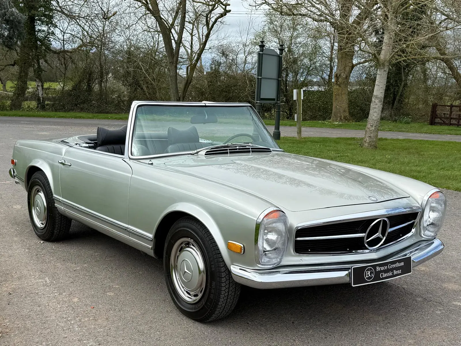 1971 Mercedes SL Class 280 SL Pagoda