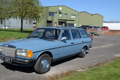 1983 W123 Mercedes 240 TD Estate 7-seater. Lovely, low miles VERKAUFT