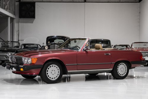 1989 MERCEDES-BENZ 560 SL ROADSTER (ONLY 15,056 MILES) SÅLD