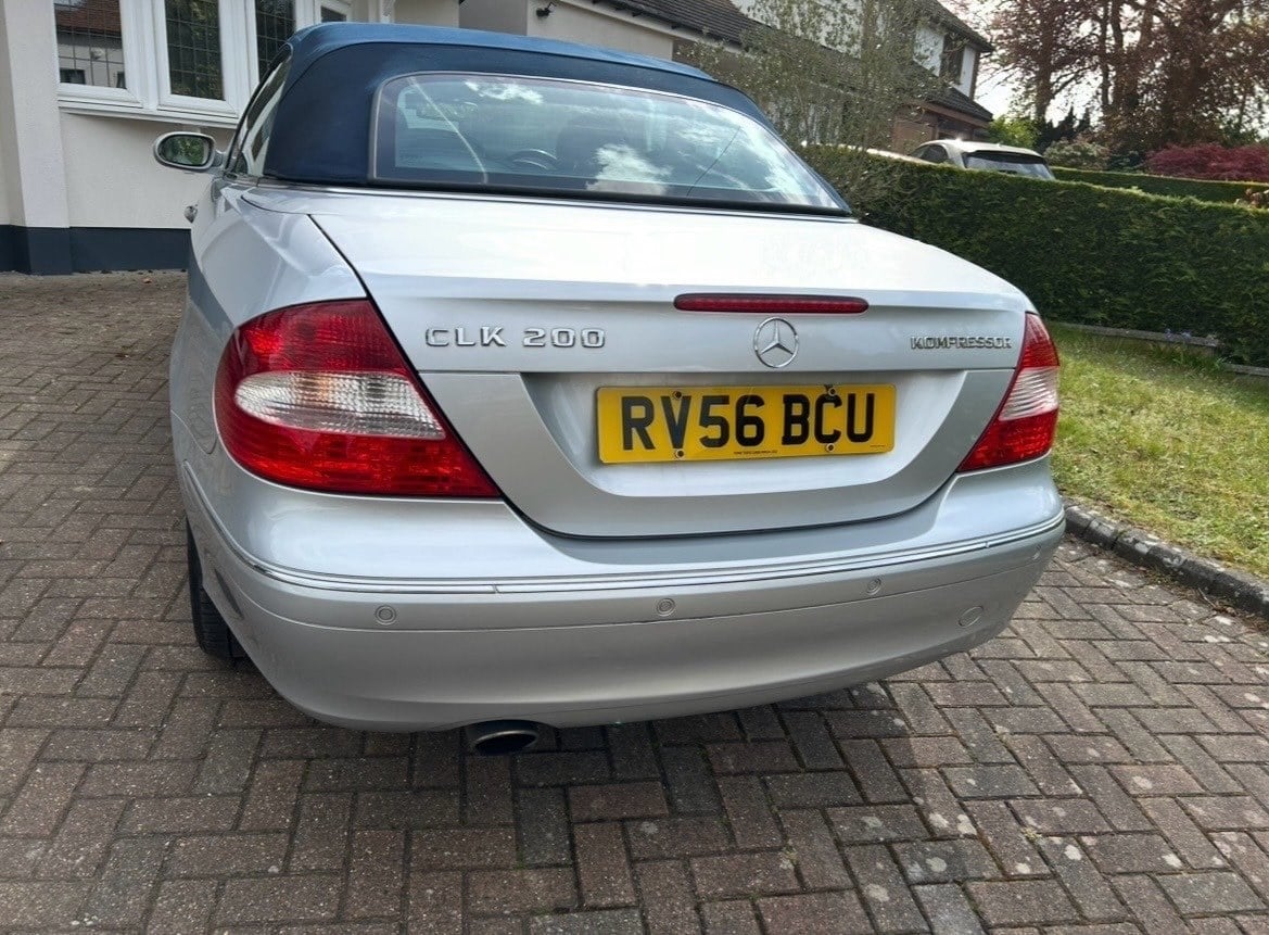 2006 Mercedes CLK Class Prateado Automático, 5 velocidades Volante à ...