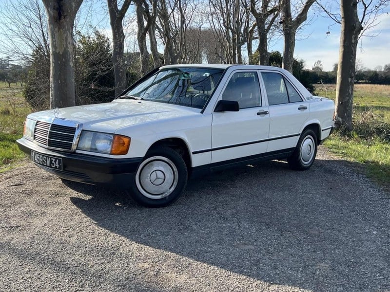 1984 Mercedes 190 E - 1 1984 Mercedes 190 E - 1