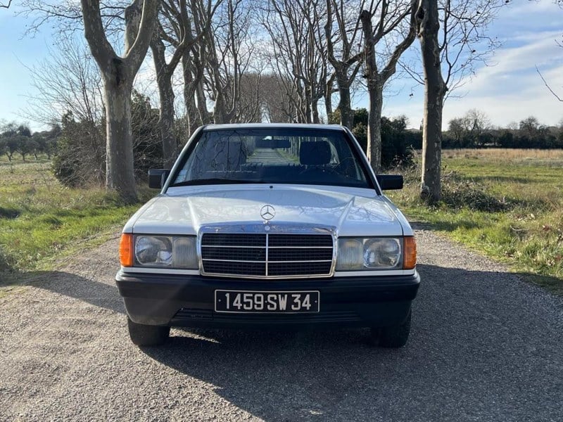 1984 Mercedes 190 E - 2 1984 Mercedes 190 E - 2