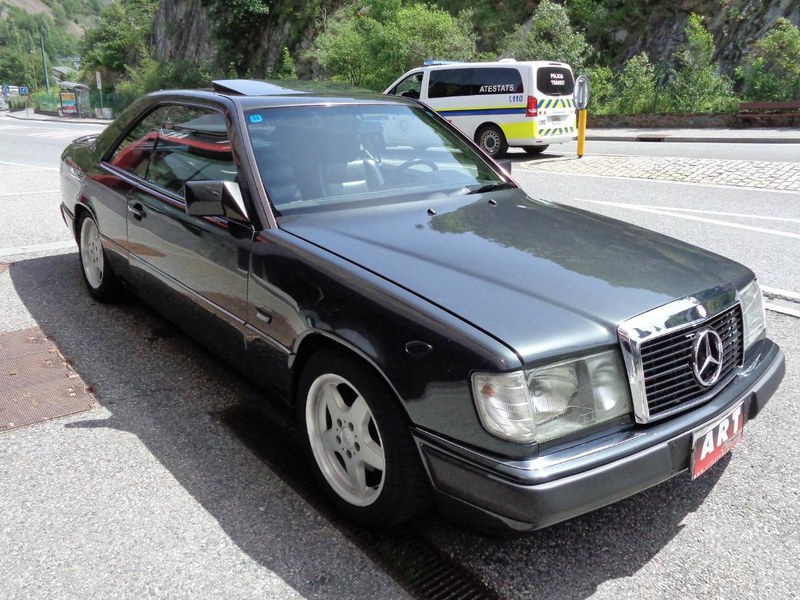 1989 Mercedes 300 - 2 1989 Mercedes 300 - 2