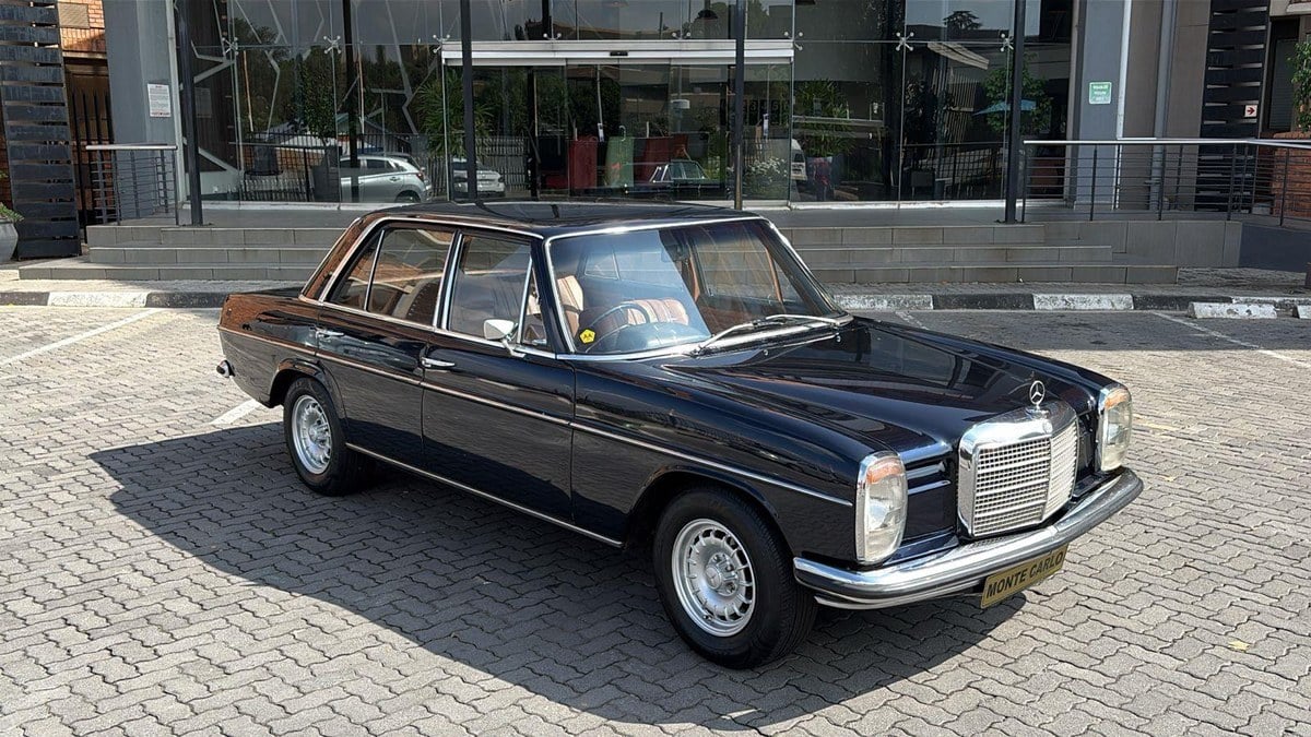 1970 Mercedes 230 Azul escuro Manual, 4 velocidades Volante à direita ...