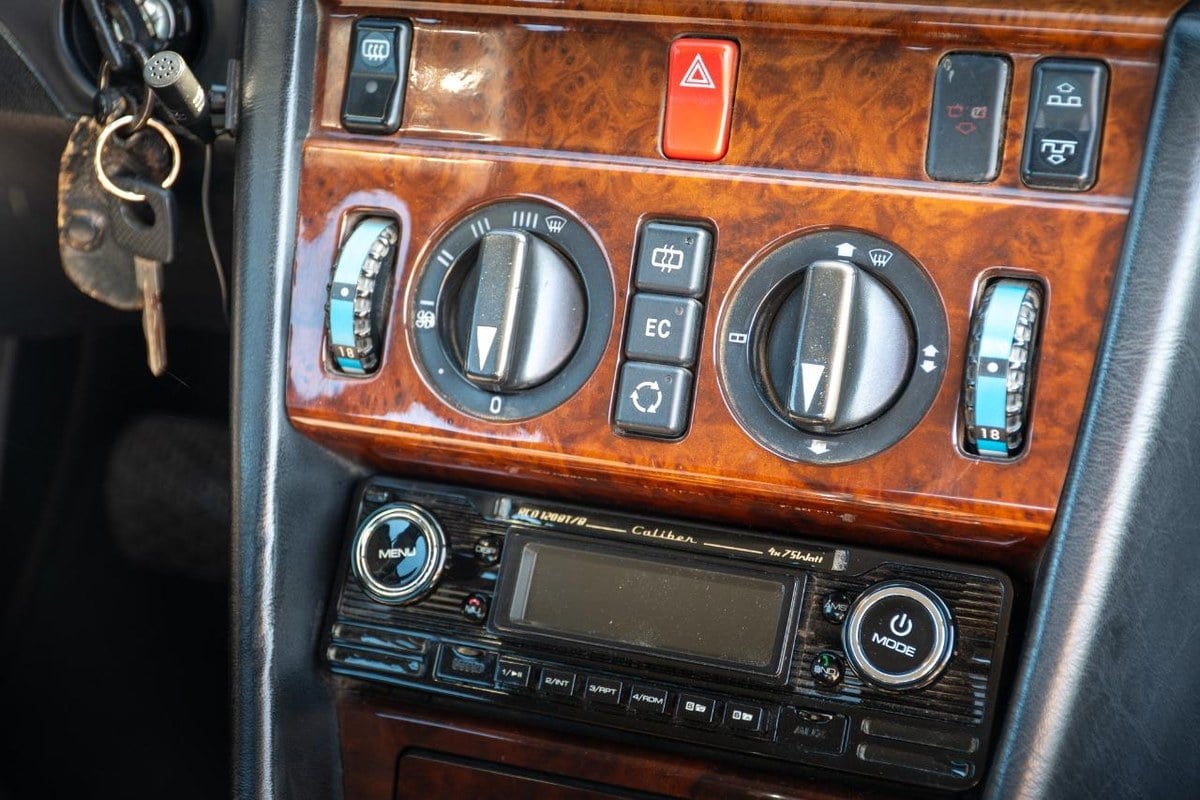 1994 Mercedes E Class Vermelho escuro Automático, 5 velocidades Volante ...