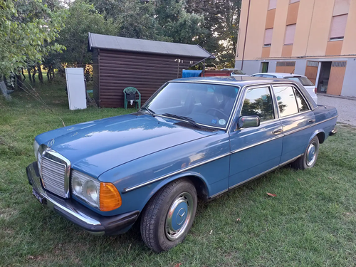 1979 Mercedes 200 W123 200